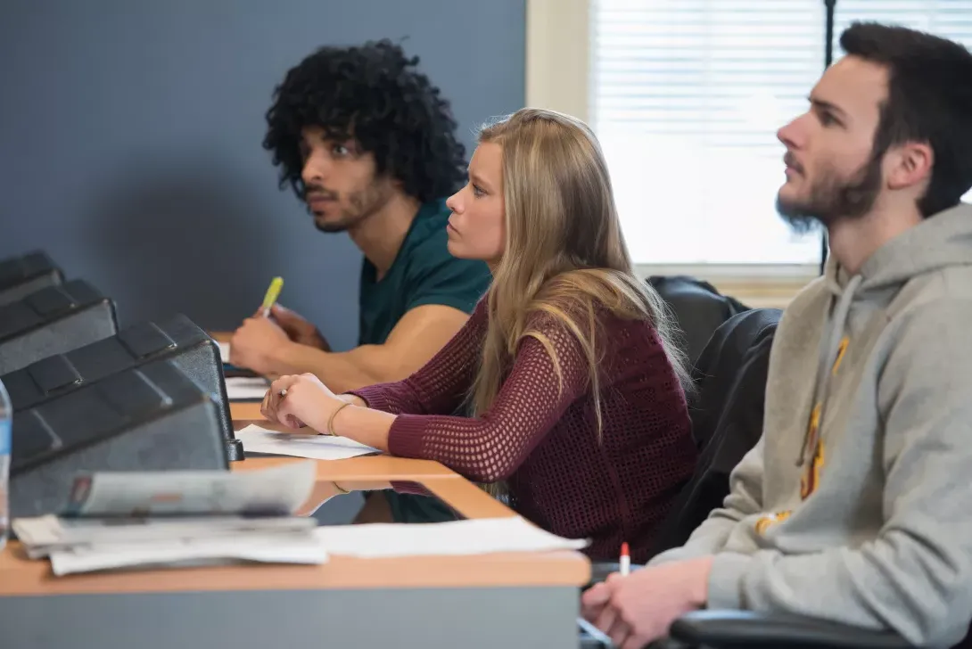 Students in Business Management class